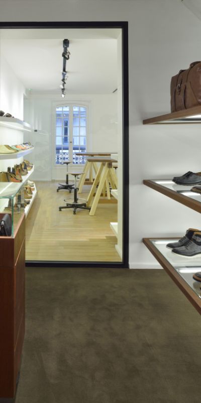 lhoas architectes architects retail heschung vieux colombier paris 5x821