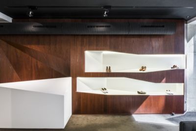 xlhoas architectes architects retail heschung vieux colombier paris credits charlotte delval 4x366.jpg.pagespeed.ic.AlTxp80Zdi