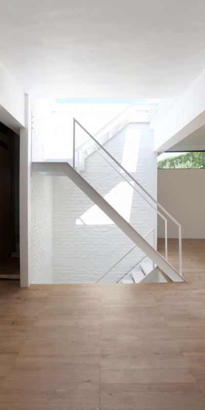 lhoas architectes architect housing thierry lydie shelves 24x822