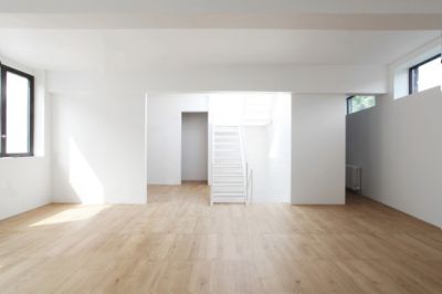 xlhoas architectes architect housing thierry lydie shelves 4x365.jpg.pagespeed.ic.NJnX dlR6p