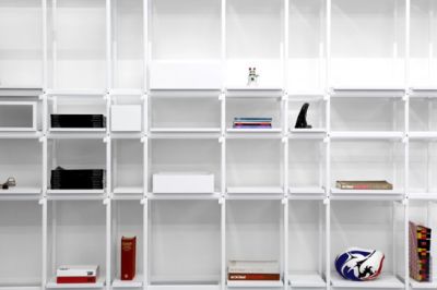 xlhoas architectes architects design xyz cmyk shelve shelves white version 6x365.jpg.pagespeed.ic.Vrtl5iQBZJ